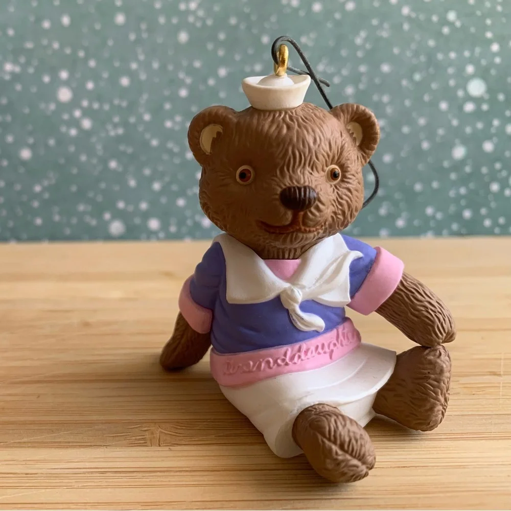 Hallmark Keepsake Ornament * Granddaughter * 1998